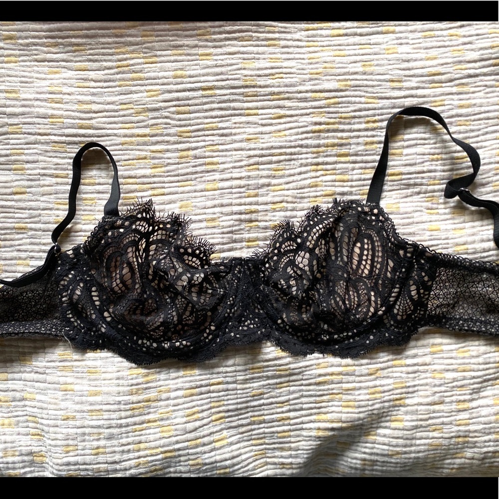 Black lace lightly lined bra